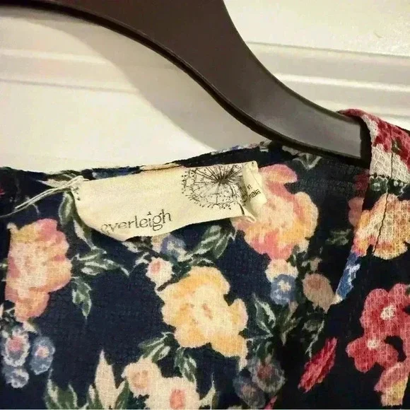 EVERLEIGH FLOWERY BLOUSE SIZE SMALL - Picture 2 of 3